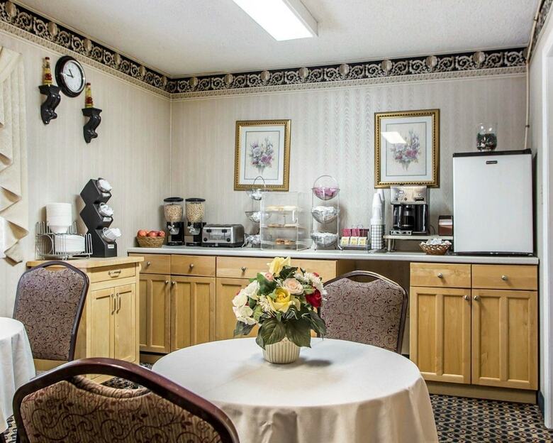 Hotel Rodeway Inn & Suites
