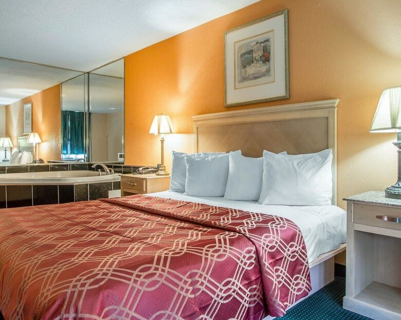 Hotel Rodeway Inn & Suites