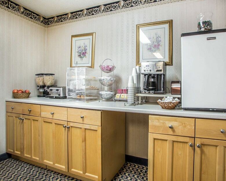 Hotel Rodeway Inn & Suites