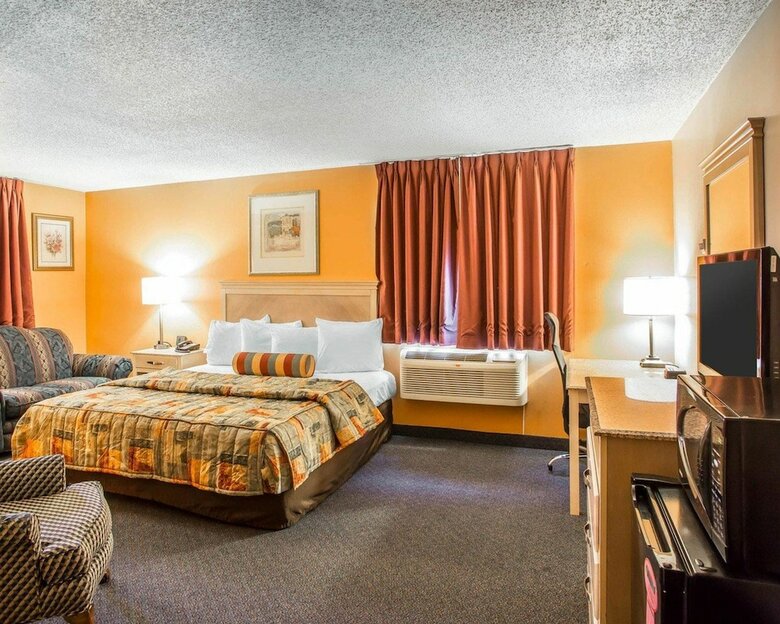 Hotel Rodeway Inn & Suites