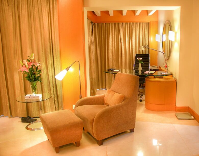 Lakeshore Hotel & Apartments