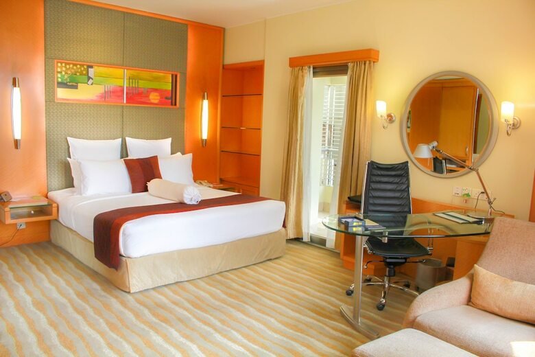 Lakeshore Hotel & Apartments