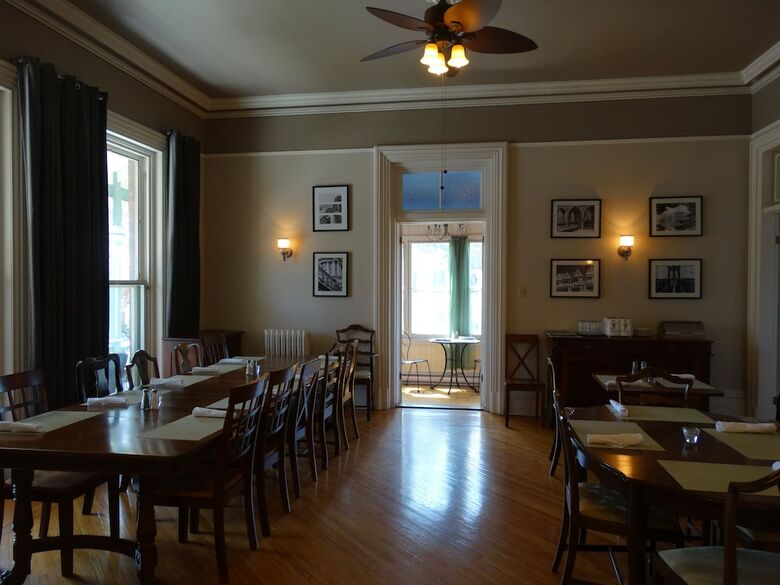 Bed & Breakfast Hochelaga Inn