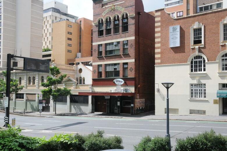 City Edge Brisbane Hotel