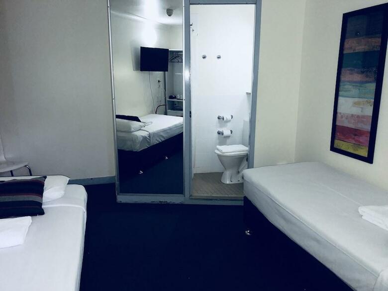 City Edge Brisbane Hotel