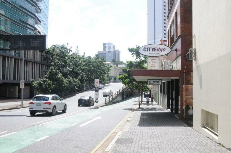 City Edge Brisbane Hotel
