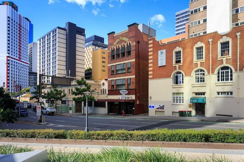 City Edge Brisbane Hotel