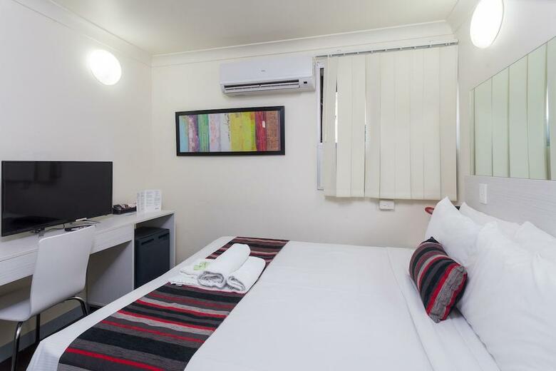 City Edge Brisbane Hotel