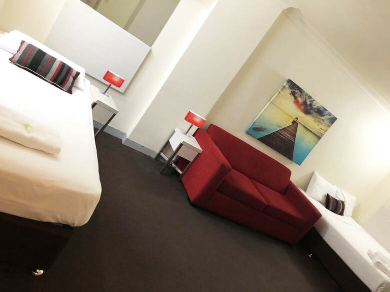 City Edge Brisbane Hotel