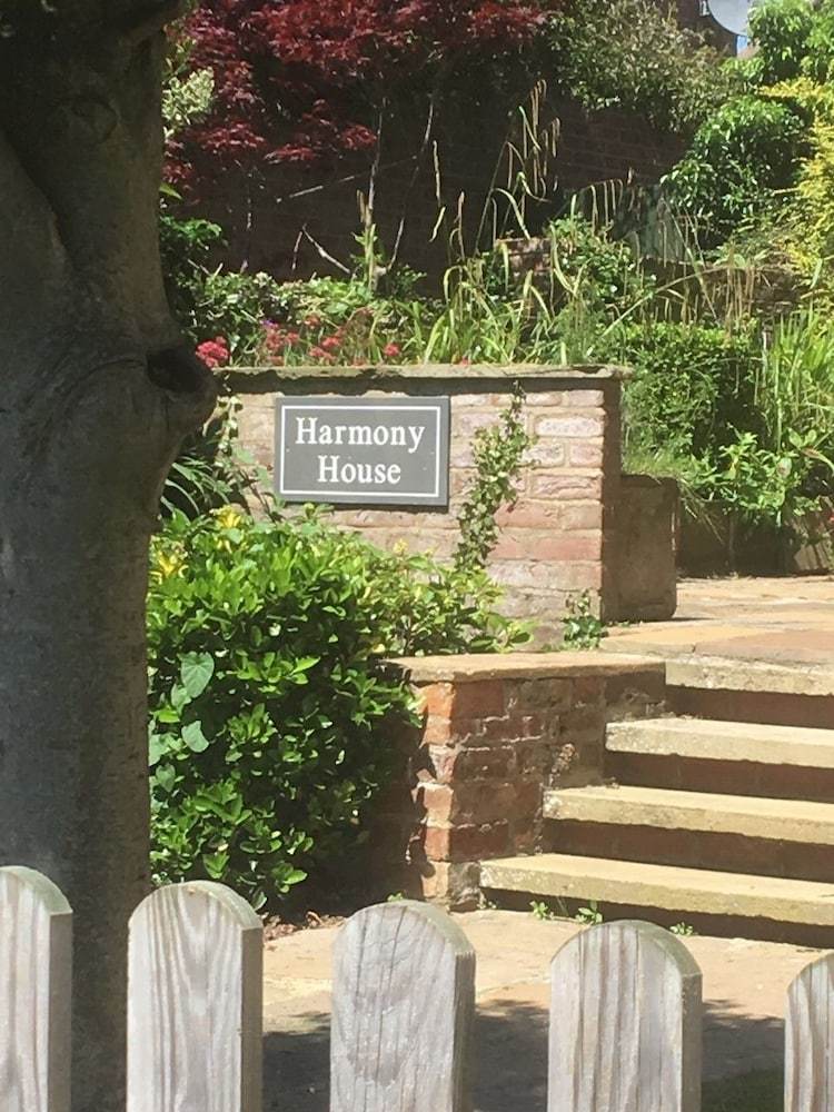Bed & Breakfast Harmony House