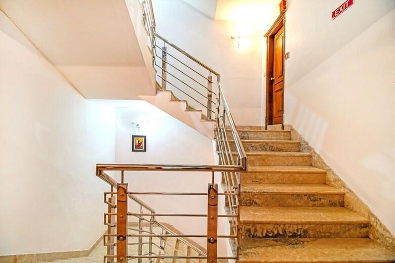 Fabhotel Ashu Palace