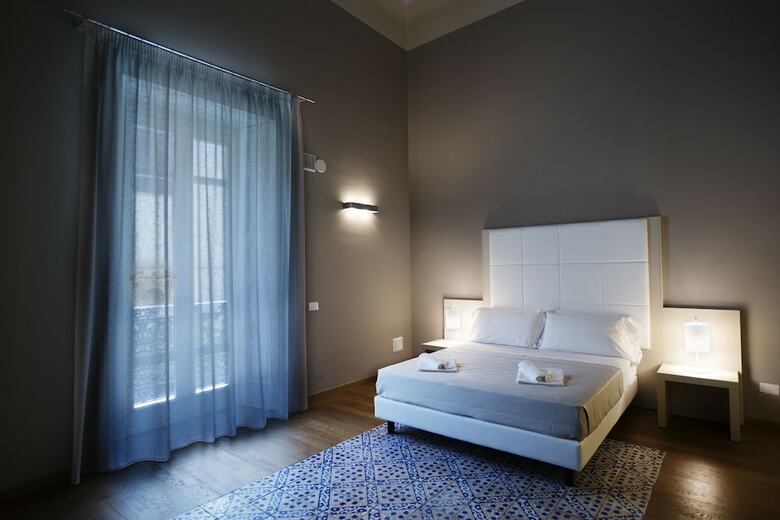 Hotel Central Gallery Rooms