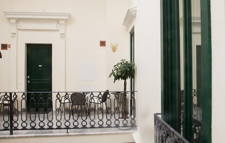 Hotel Central Gallery Rooms