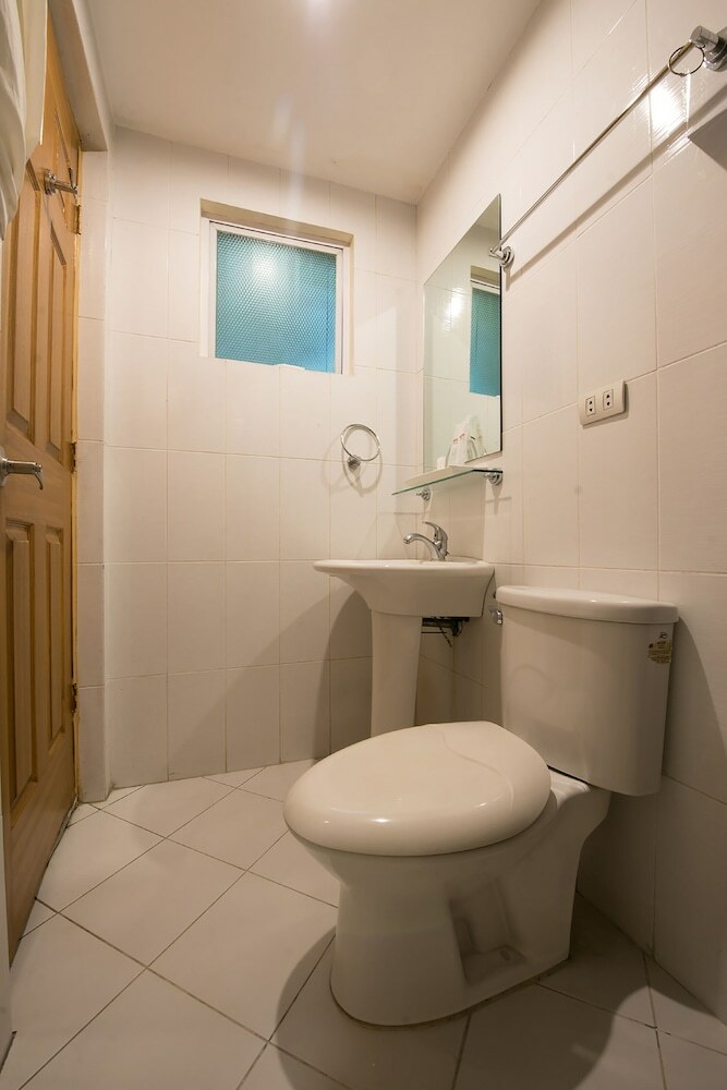 Oyo 456 Festive Hotel