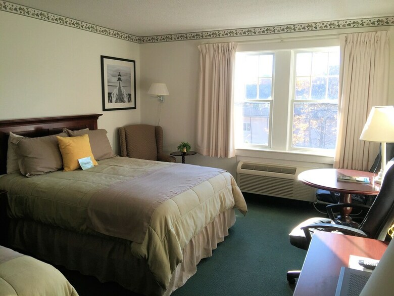 Camden Riverhouse Hotel