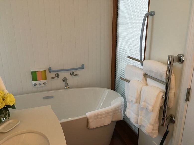 Camden Riverhouse Hotel
