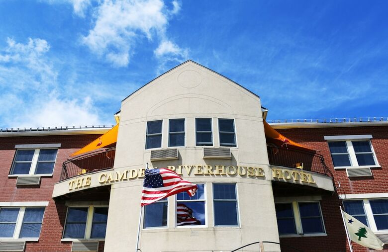 Camden Riverhouse Hotel