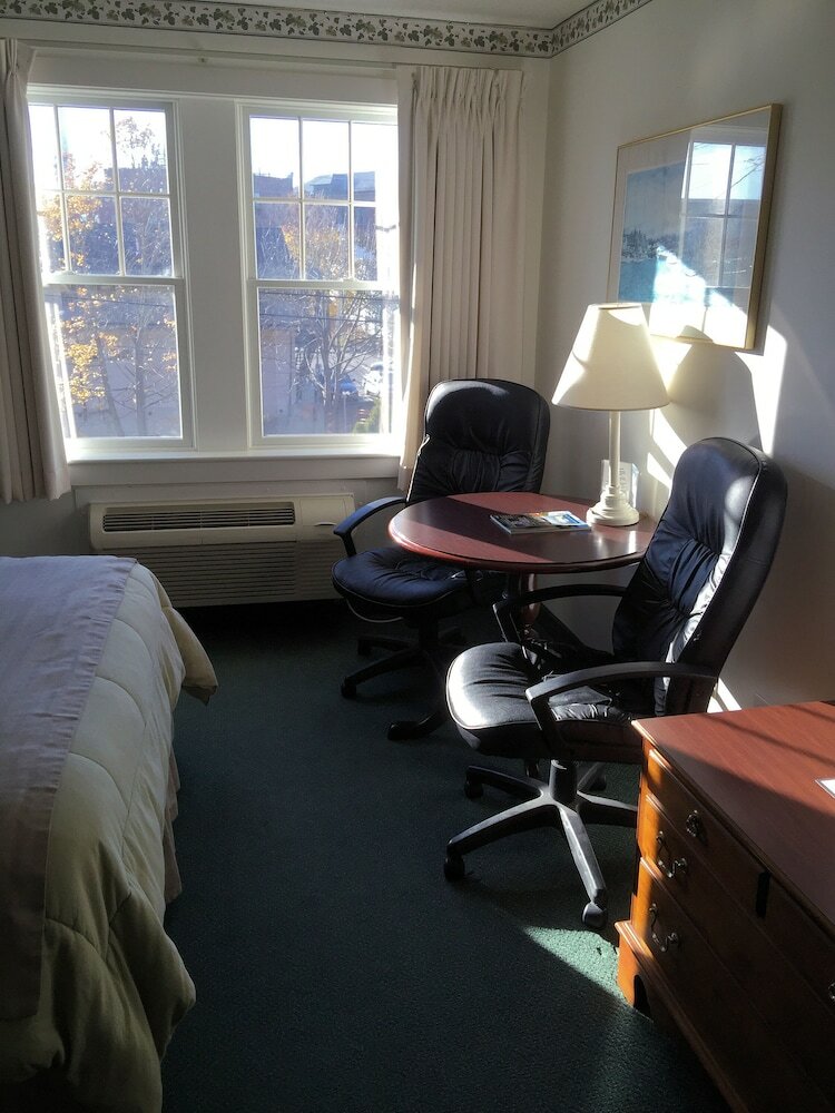 Camden Riverhouse Hotel