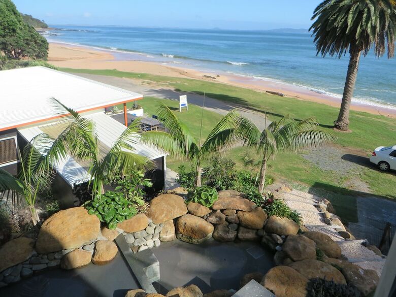 Apartamentos Golden Sand Beachfront Accommodation