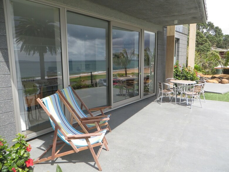 Apartamentos Golden Sand Beachfront Accommodation