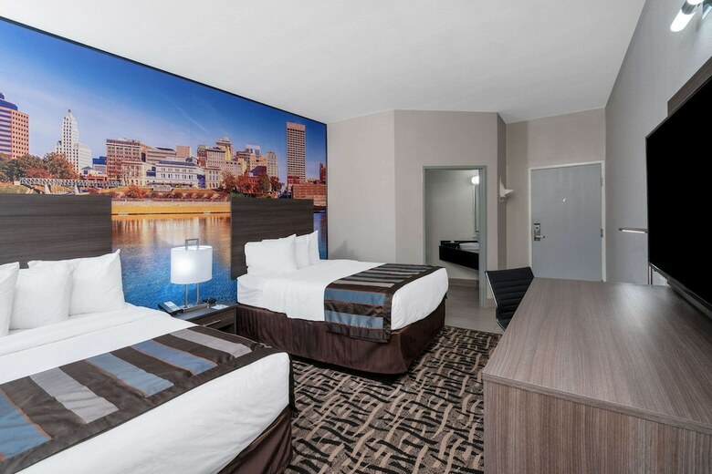 Motel Clarion Pointe