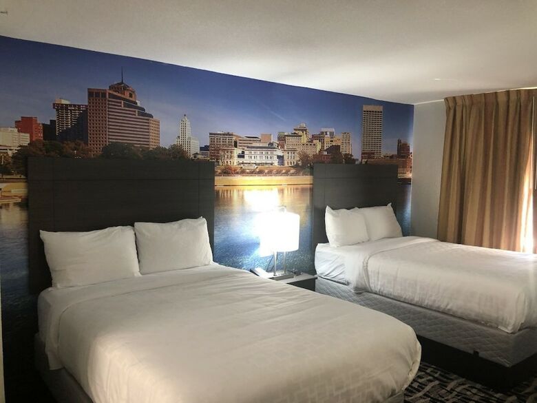 Motel Clarion Pointe