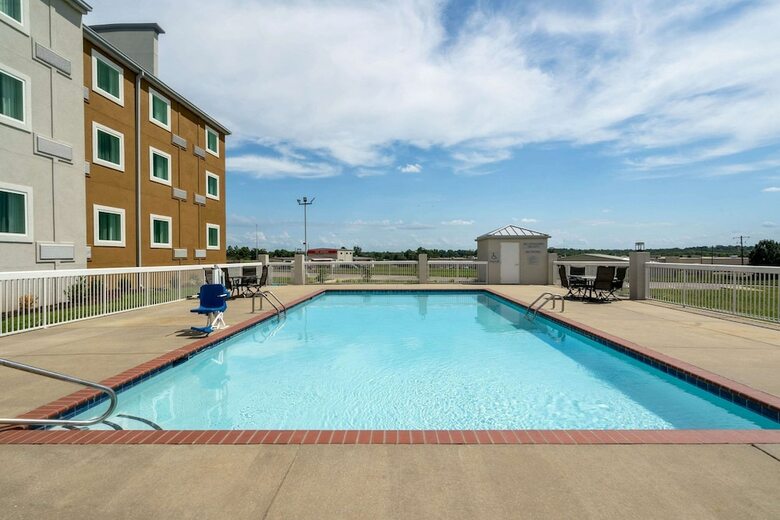 Motel Clarion Pointe