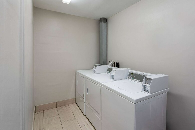 Motel Clarion Pointe
