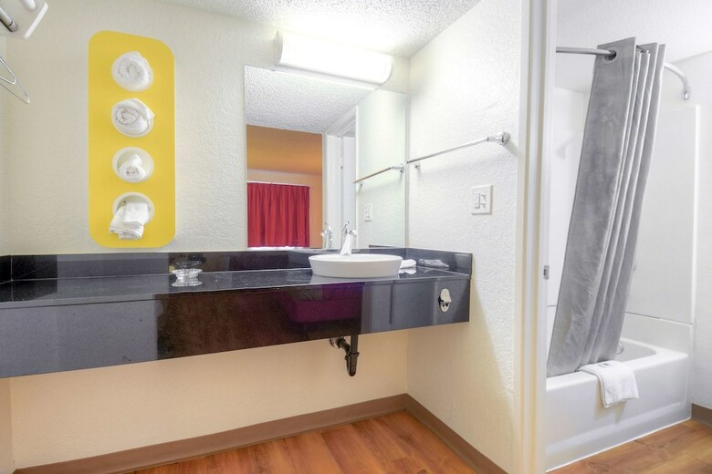 Motel 6 Costa Mesa