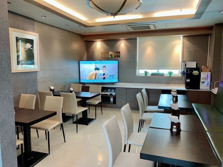 Changwon At Business Hotel