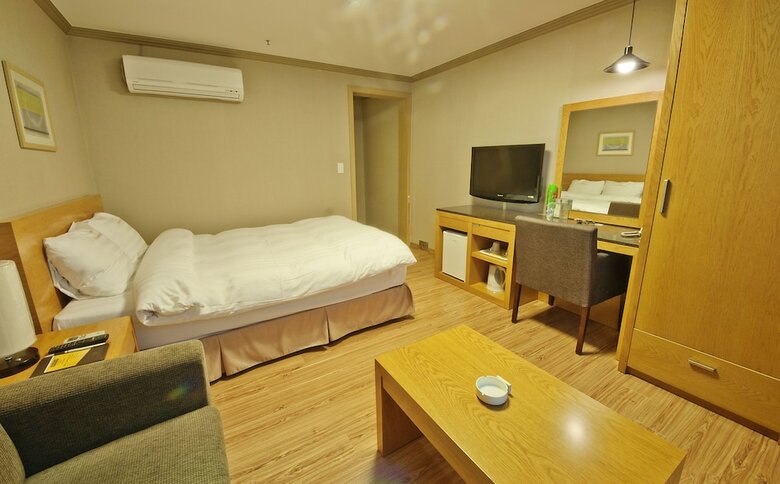 Changwon At Business Hotel