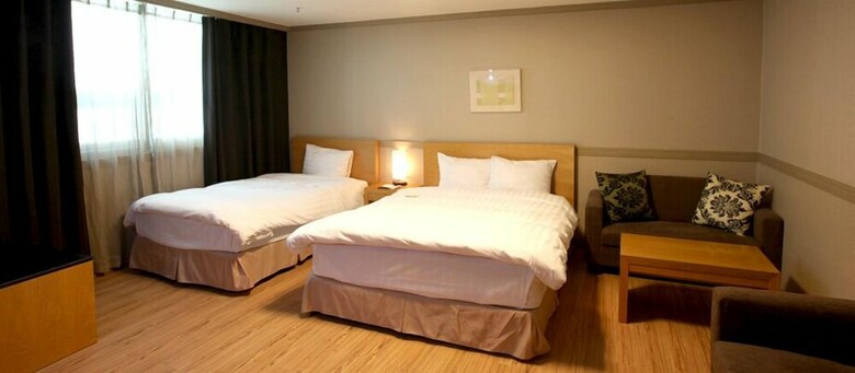 Changwon At Business Hotel
