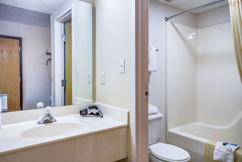 Hotel Rodeway Inn Branson, Brick House