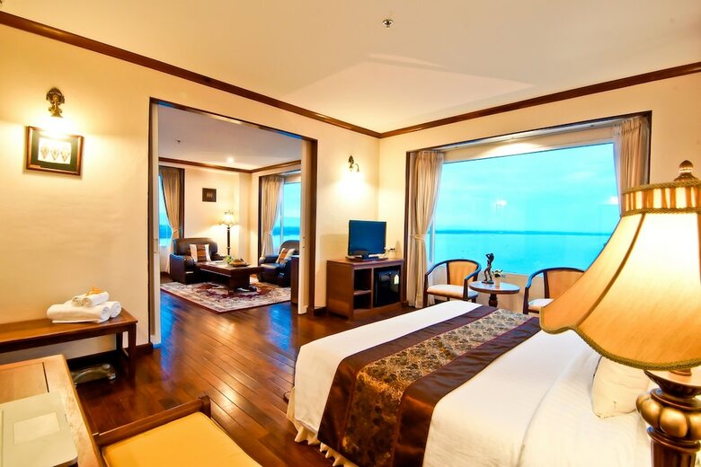 Champasak Grand Hotel