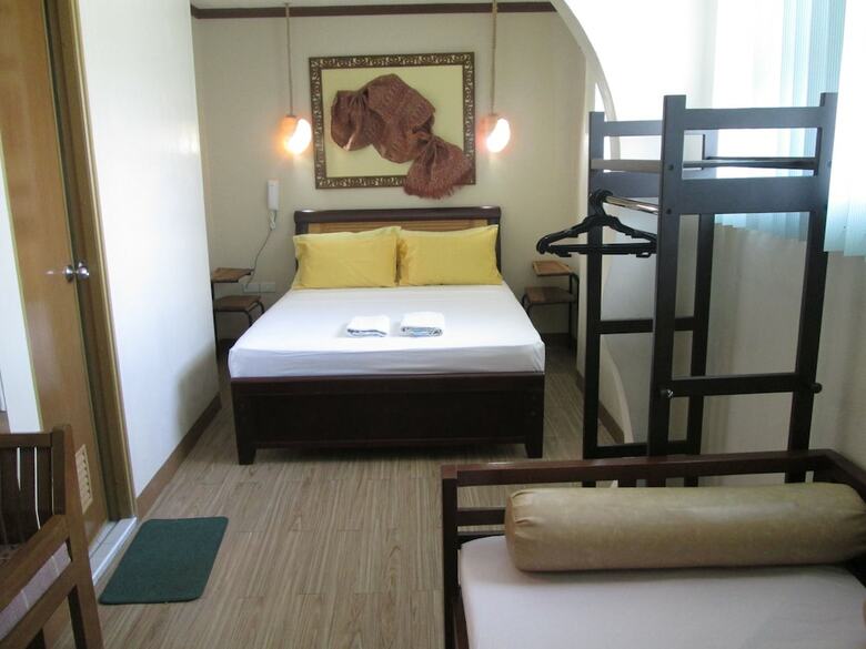 Hotel Bahay Ni Tuding Inn & Bistro