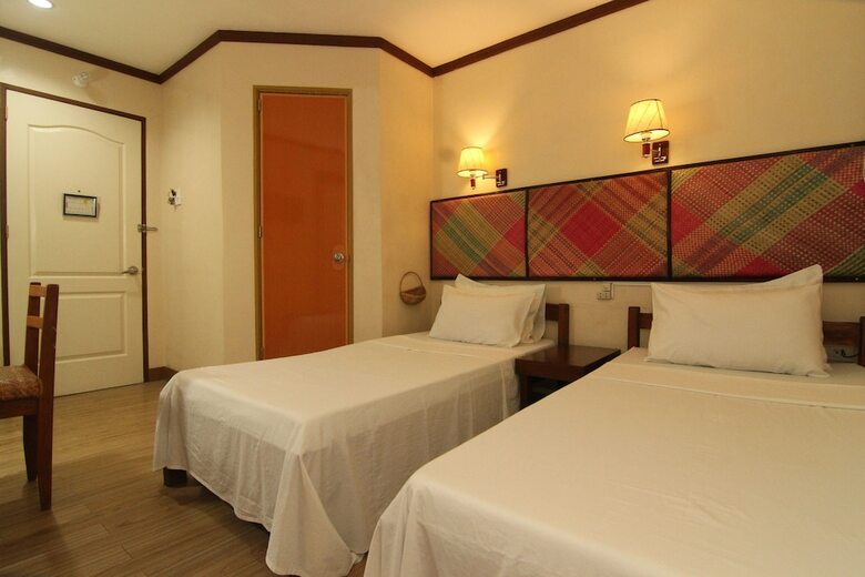 Hotel Bahay Ni Tuding Inn & Bistro