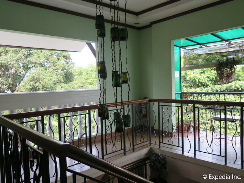 Hotel Bahay Ni Tuding Inn & Bistro