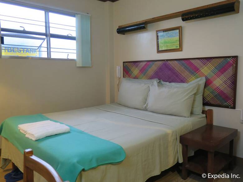 Hotel Bahay Ni Tuding Inn & Bistro