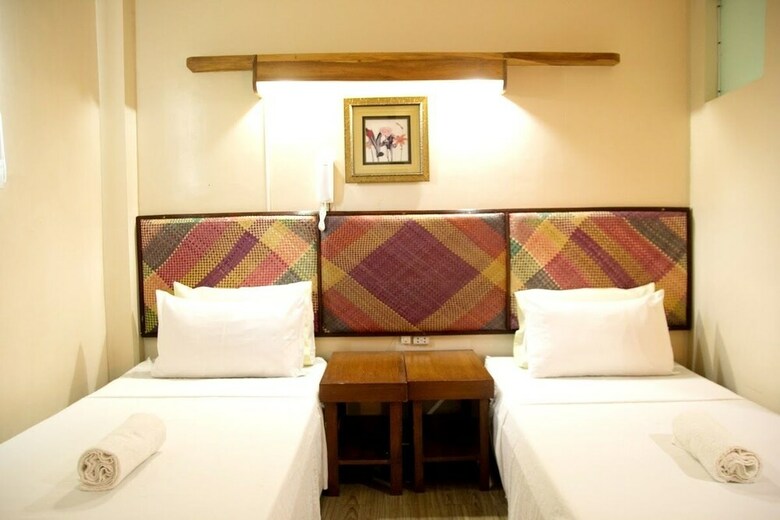 Hotel Bahay Ni Tuding Inn & Bistro