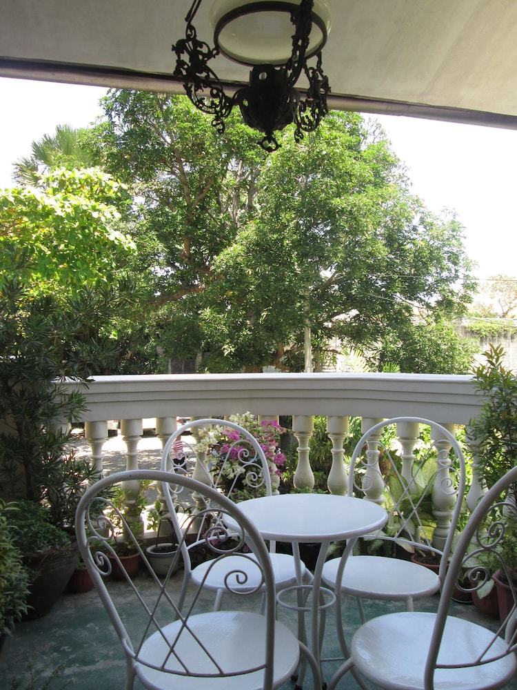 Hotel Bahay Ni Tuding Inn & Bistro