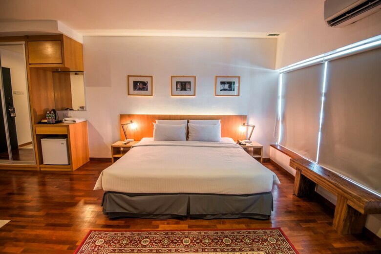 Quayside Hotel