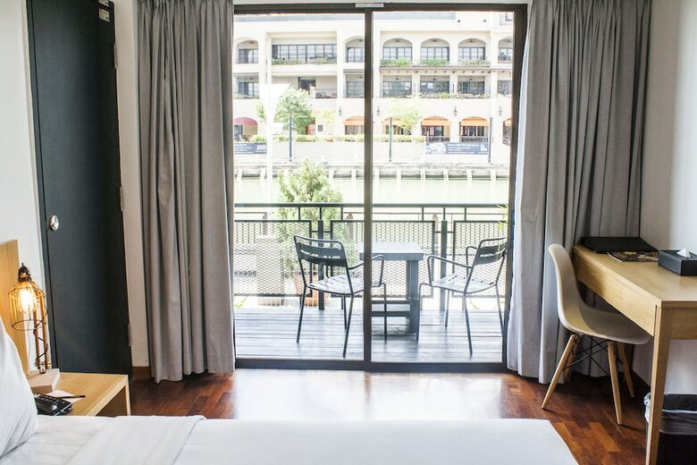 Quayside Hotel