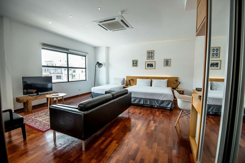Quayside Hotel
