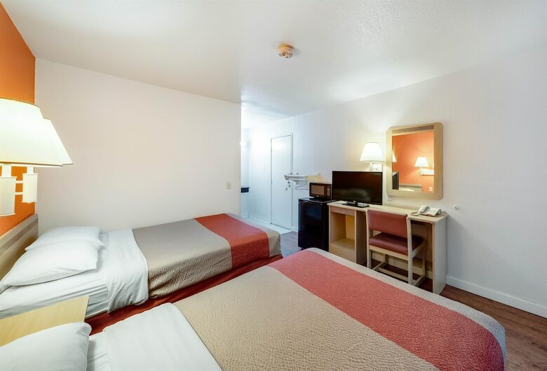 Motel 6 Greenville, Tx