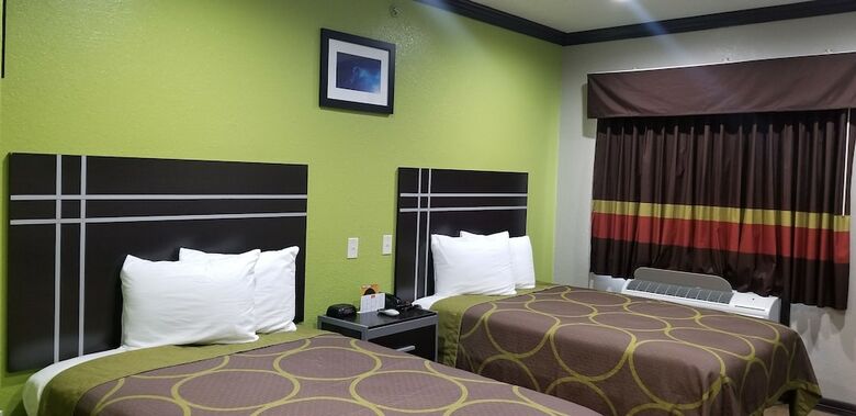 Hotel Woodland Inn