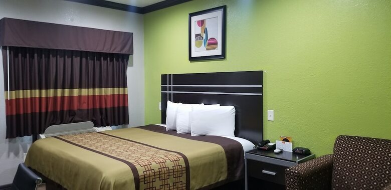 Hotel Woodland Inn