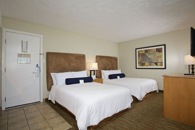 Surfer Beach Hotel