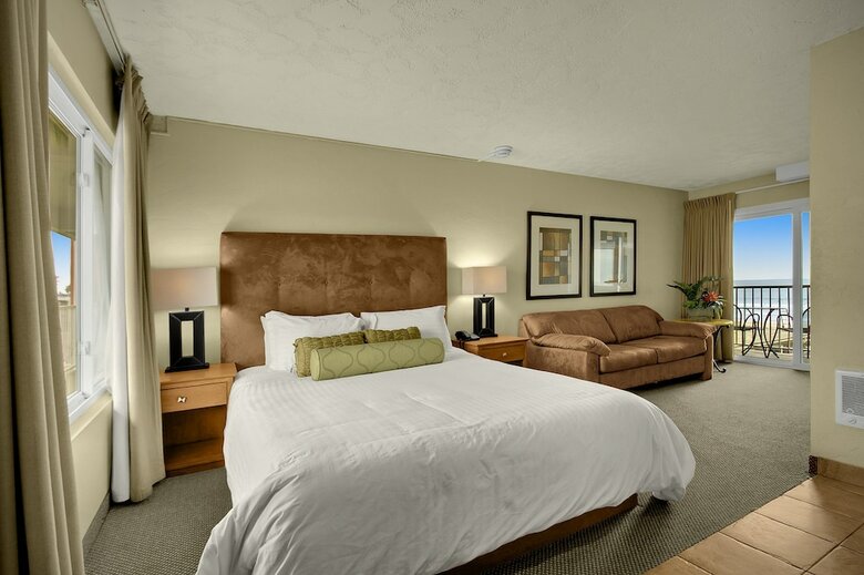 Surfer Beach Hotel