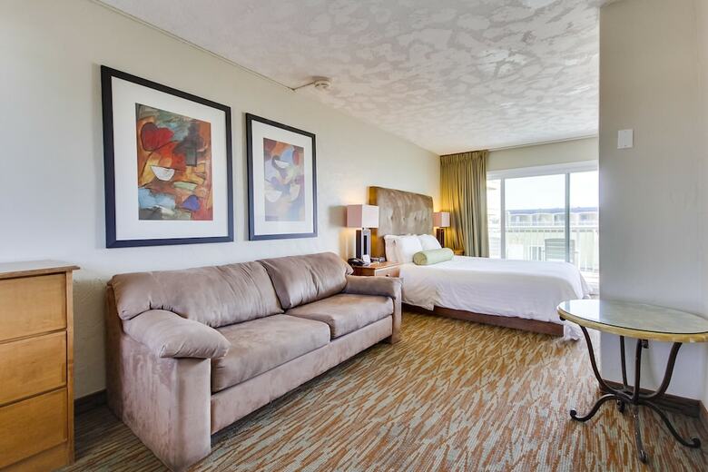 Surfer Beach Hotel