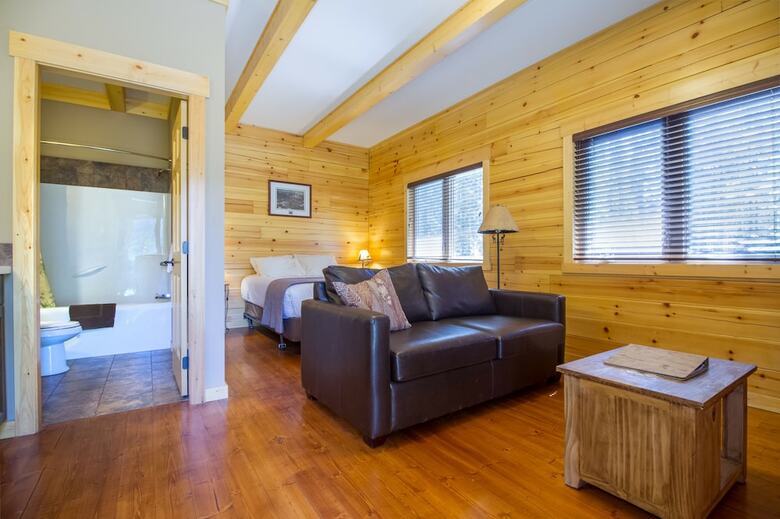 Cabana Kootenay Park Lodge